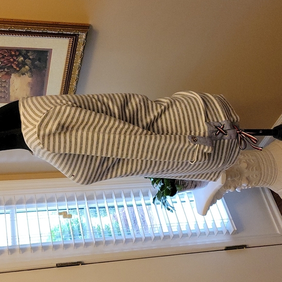 Tommy Hilfiger gray white stripe 3/4 sleeve round neck top blue trim top…SP EUC - Picture 5 of 11